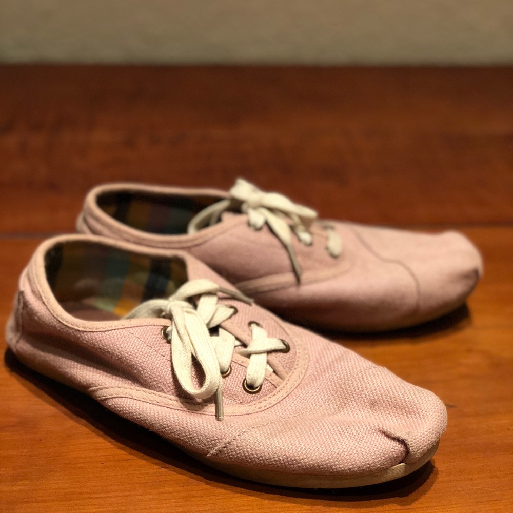 Toms Lace up Flats